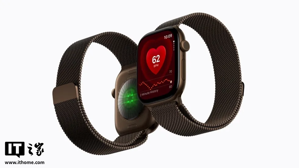 图中并排摆放着两只 Apple Watch Series 12 设备,其中一只展示着表背上的传感器,另一只在表盘上展示着心率 app。